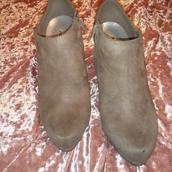 Boots - Picture 1 of 4